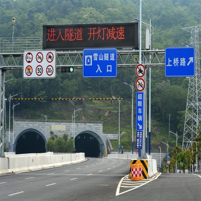 交通标志杆